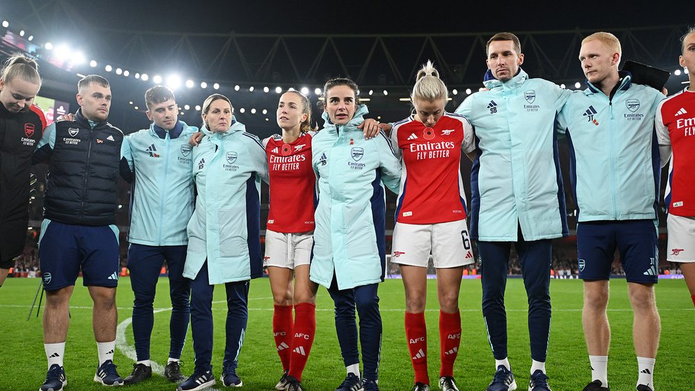 Renee Slegers leads the huddle at full-time